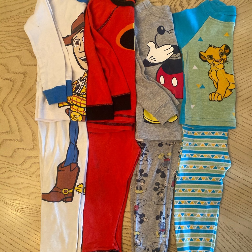 Toddler pjs 5 pairs